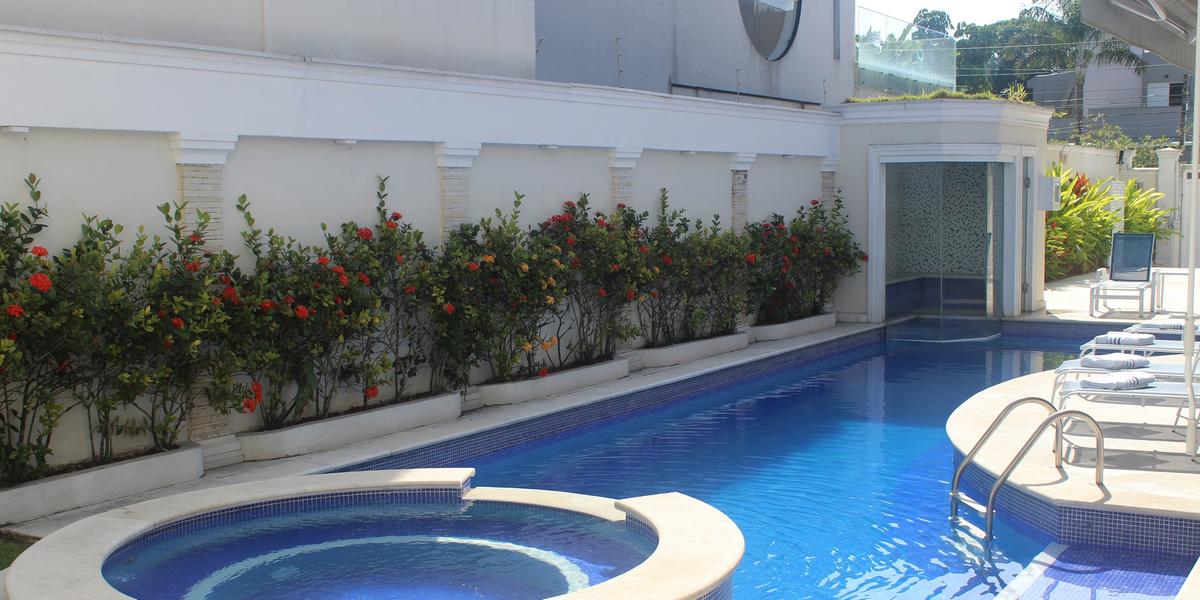 Enseada Premium Suítes oferece sete exclusivas suítes, de frente para o mar ofertando um conceito minimalista e arquitetura arrojada e clássica (Cláudio Lacerda Oliva)