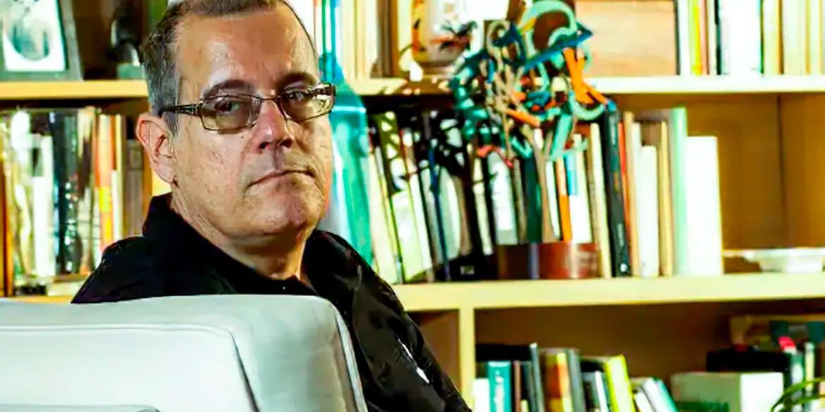 Britto já publicou 14 livros: sendo oito de poesia, três de ensaio e um infantojuvenil (Biblioteca Pública do Paraná - BPP)