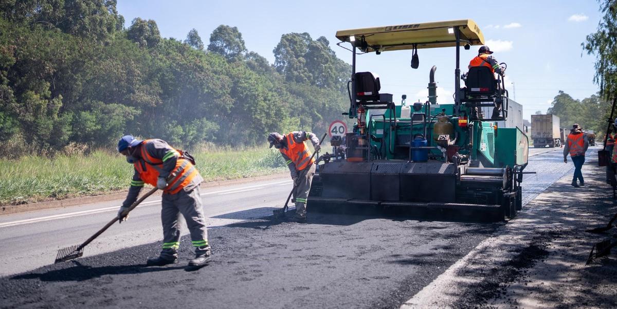 Escopo inclui reparos profundos de pavimento, fresagem para remover camadas deterioradas, recapeamento completo e melhorias de drenagem (Via Cristais/Divulgação)