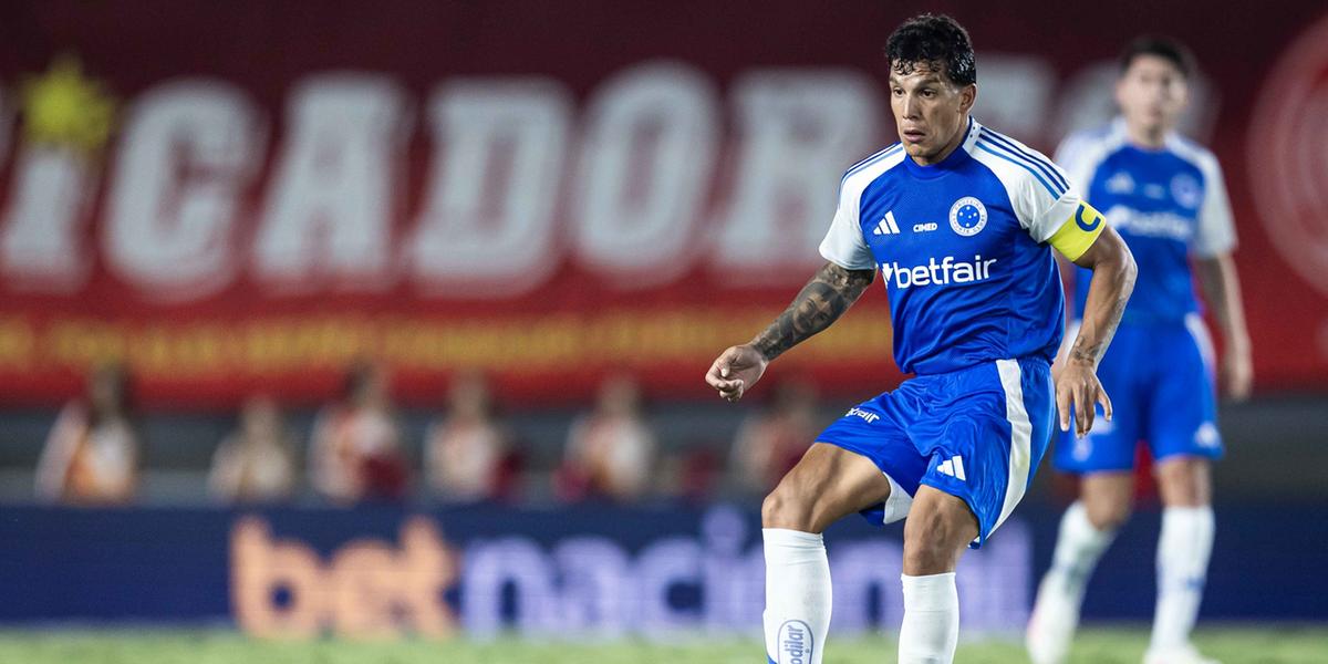 Argentino jogou por quase 80 minutos e foi substituído por Walace (Foto: Heber Gomes)