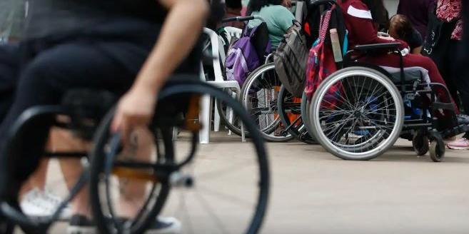 Dado inclui pessoas, com 2 anos ou mais, que têm impossibilidade ou grande dificuldade para enxergar, ouvir, andar e pegar objetos pequenos (Paulo Pinto / Agência Brasil)