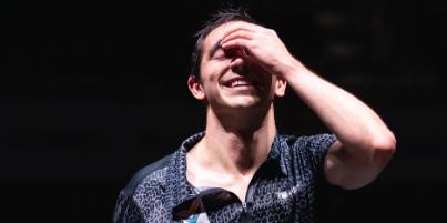 Calderano emendou sequência de 10 pontos seguidos, chegou ao match point e, após 6 tentativas superou o adversário (reprodução /  ITTF)