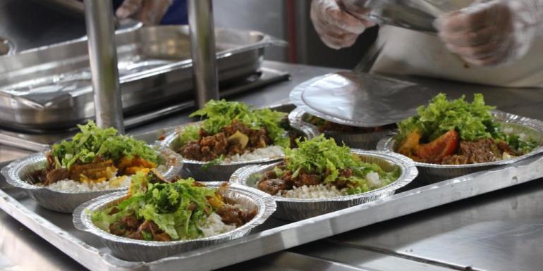 Restaurantes populares de BH oferecem refeições gratuitas ou a um preço máximo de R$ 3 (Stênio Lima/PBH)