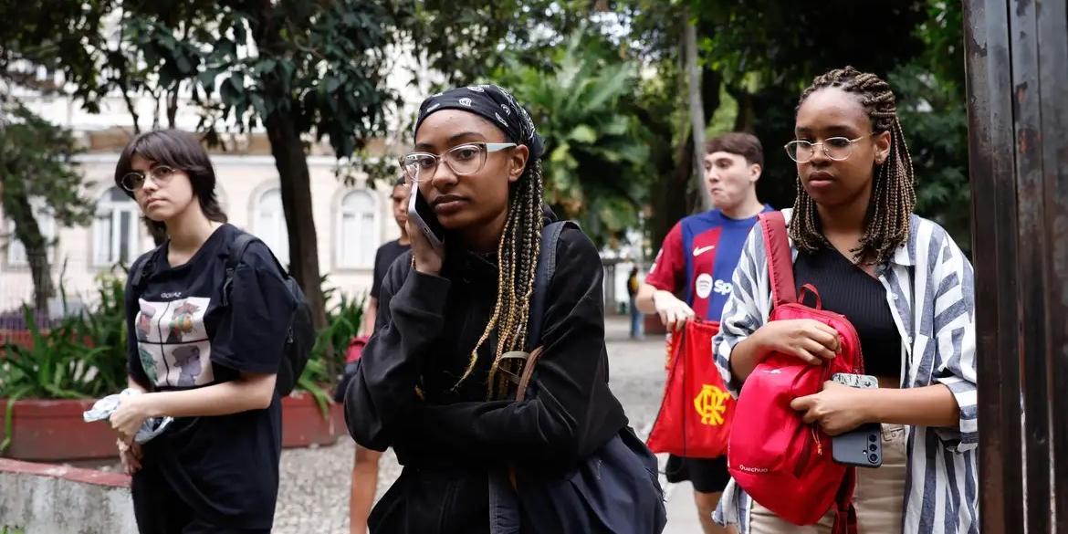 Declaração parcial de proficiência serve para comprovar o conhecimento do participante em disciplinas específicas, mesmo sem a conclusão formal do ensino médio (Tânia Rêgo/Agência Brasil)