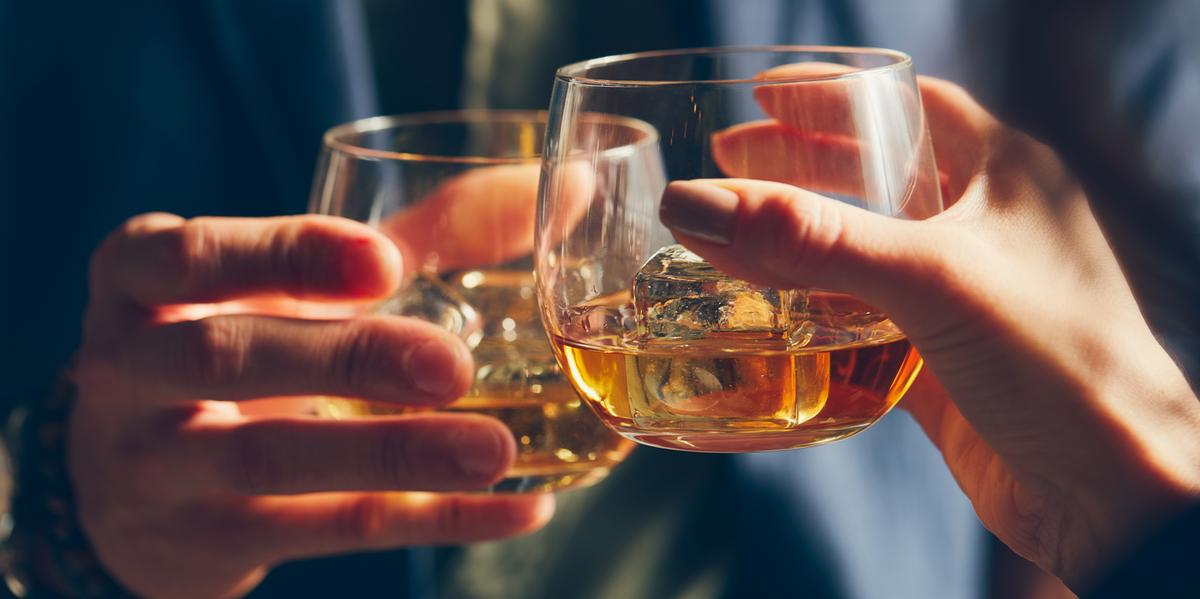 Um exemplo é o preço do Whisky Chivas 12 anos: de R$ 143,99 para R$ 109,40 (Freepik/Divulgação)