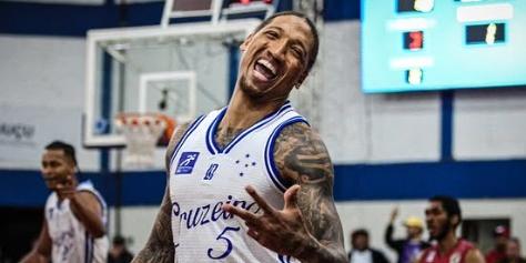 O ala norte-americano Nique Coleman tem sido um dos principais nomes do Cruzeiro na competição (Reprodução Instagram)
