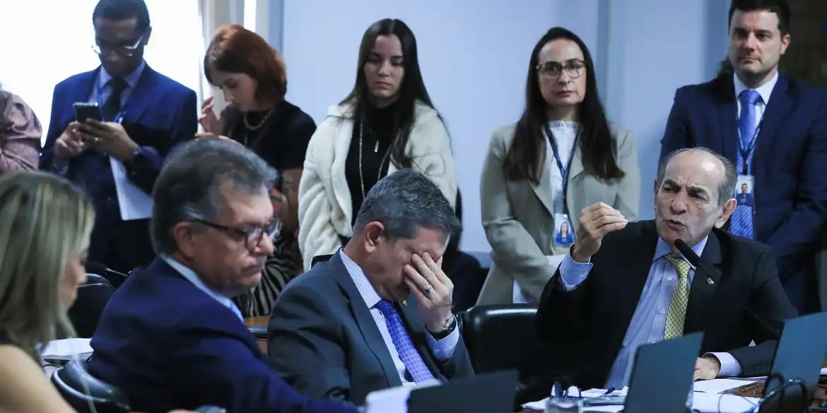 Senadores da Comissão de Constituição e Justiça (CCJ) divergiram nesta quarta-feira (28) sobre as propostas para incentivar a participação de mulheres na política (Lula Marques/Agência Brasil)