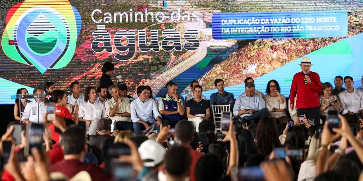 Obra ampliará a capacidade de bombeamento de 24,75 metros cúbicos por segundo (m³/s) para 49 m³/s, beneficiando 8,1 milhões de pessoas em 237 municípios nos estados de Pernambuco, Ceará, Paraíba e Rio Grande do Norte (Marcelo Camargo/Agência Brasil)