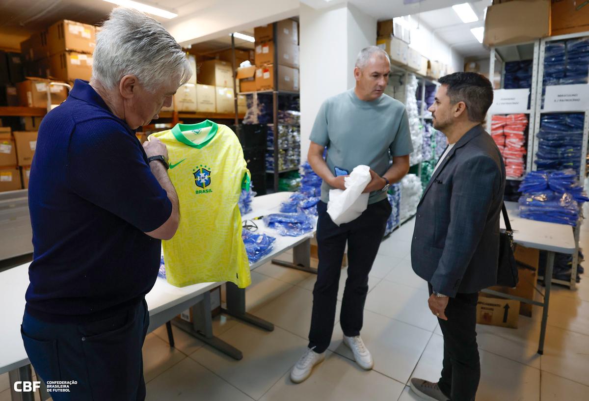 Ancelotti conhece funcionários e instalações da Granja Comary (Rafael Ribeiro I CBF)