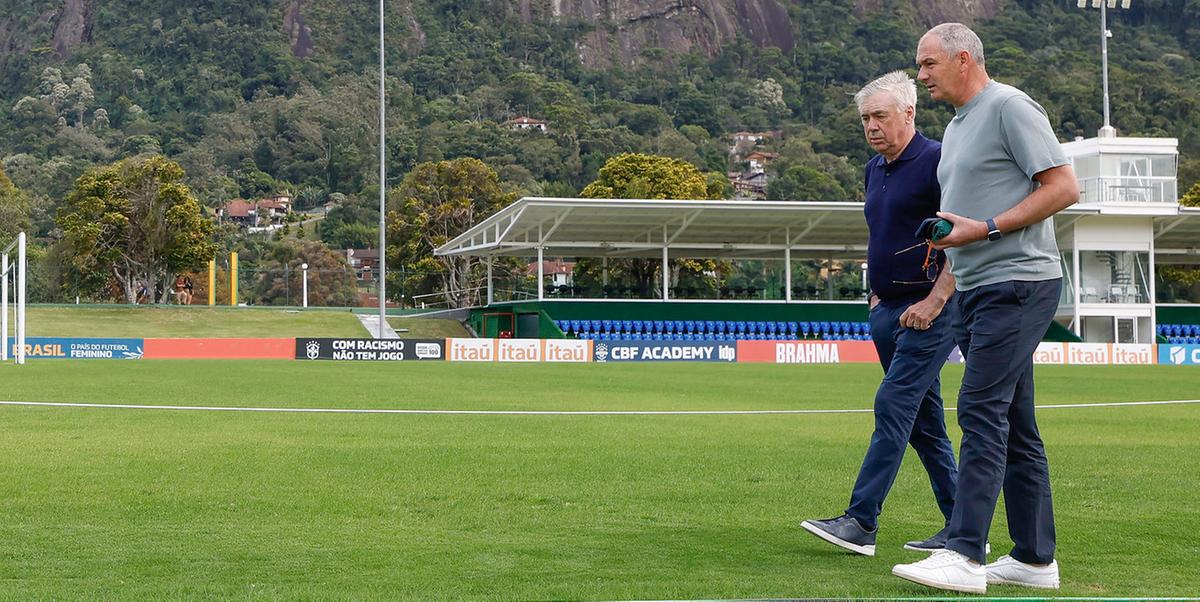 Ancelotti conhece os campos de treinamento da Granja Comary (Rafael Ribeiro I CBF)