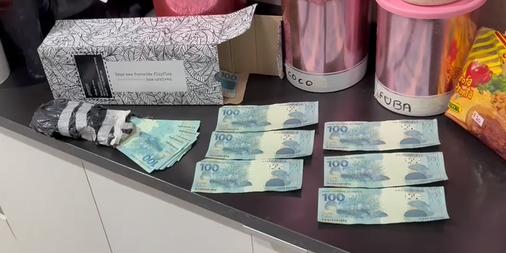 As notas estavam escondidas dentro de uma caixa guardada na gaveta de um guarda-roupas (Divulgação / PF)