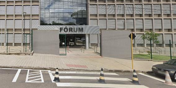 Condenação ocorreu durante julgamento realizado nessa quarta-feira (28), no Salão do Júri do Fórum de Varginha (Reprodução / Google Street View)