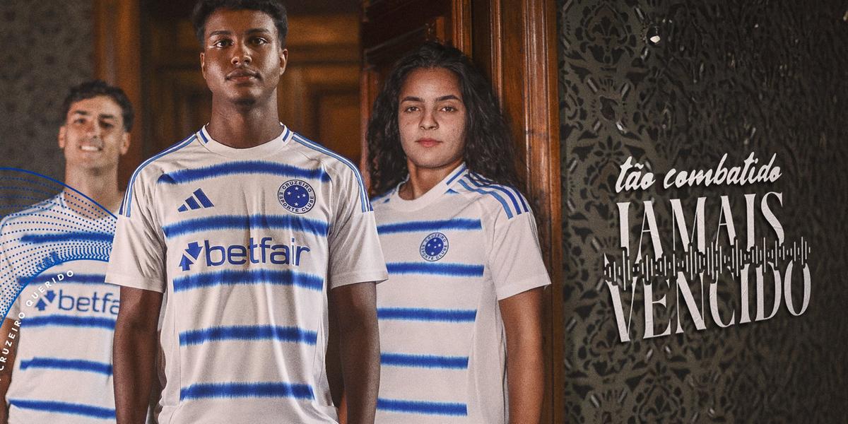 Cruzeiro apresenta nova camisa branca para a temporada 2025 (Divulgação/ Cruzeiro)