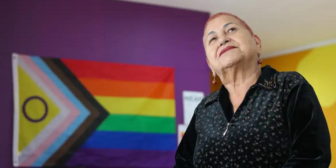 Dora Cudignola, ativista LGBTQIA+ de 72 anos (Cadu Pinotti/Agência Brasil)