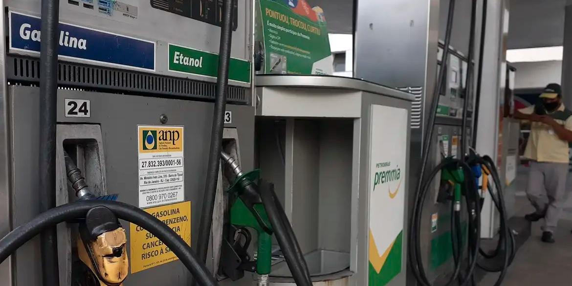 Preço médio deste tipo de venda passará a ser de R$ 2,85 por litro, o que representa um recuo de R$ 0,17 por litro (Fernando Frazão/Agência Brasil)