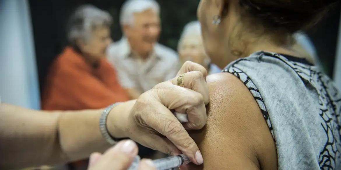 Idosos são os mais atingidos por infecções do vírus da gripe (Marcelo Camargo/Agência Brasil)