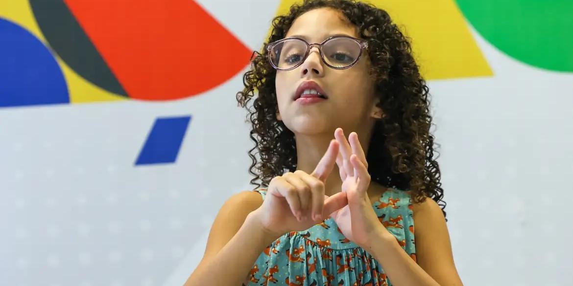 Enem publica edital em Libras destinado a pessoas com deficiência (Fabio Rodrigues-Pozzebom/ Agência Brasil)