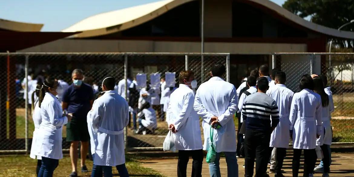 Participantes da primeira edição do Exame Nacional de Revalidação de Diplomas Médicos Expedidos por Instituição de Educação Superior Estrangeira (Revalida) de 2025 já podem conferir o resultado final da primeira etapa (Marcelo Camargo/Agência Brasil)