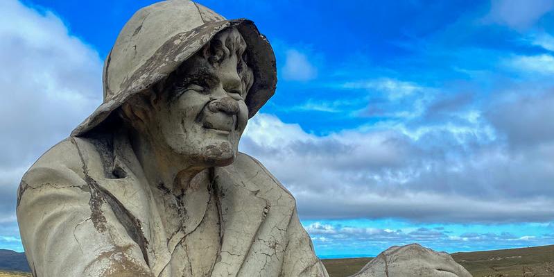 Escultura homenageia o andarilho José Patrício, mais conhecido como Juquinha, que viveu na região até morrer, em 1983 (Filipe Barboza / Anglo American)