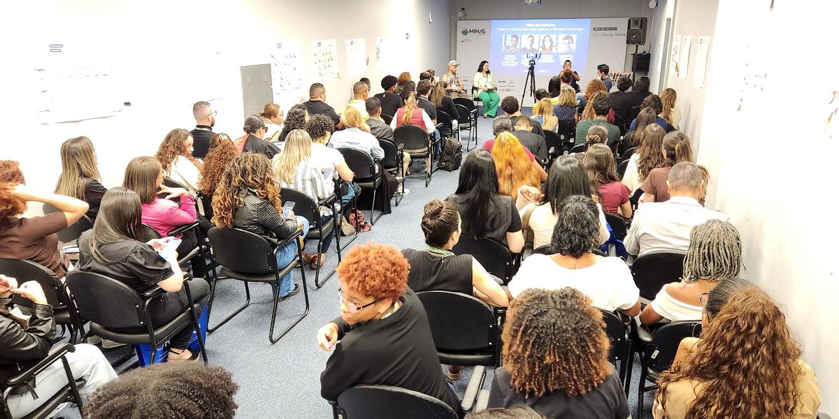 Quadro reuniu palestrantes que debateram sobre o uso de tecnologias nas favelas de Belo Horizonte. (Maurício Vieira / Hoje em Dia)