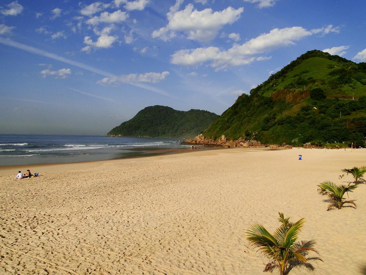 Paraia do Tombo é uma das praias mais conhecidas de Guarujá (Divulgação)