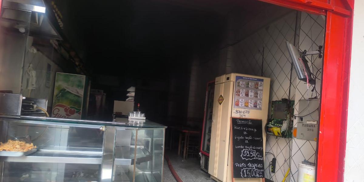 Lanchonete pegou fogo no Centro de BH (Rogério Lima)