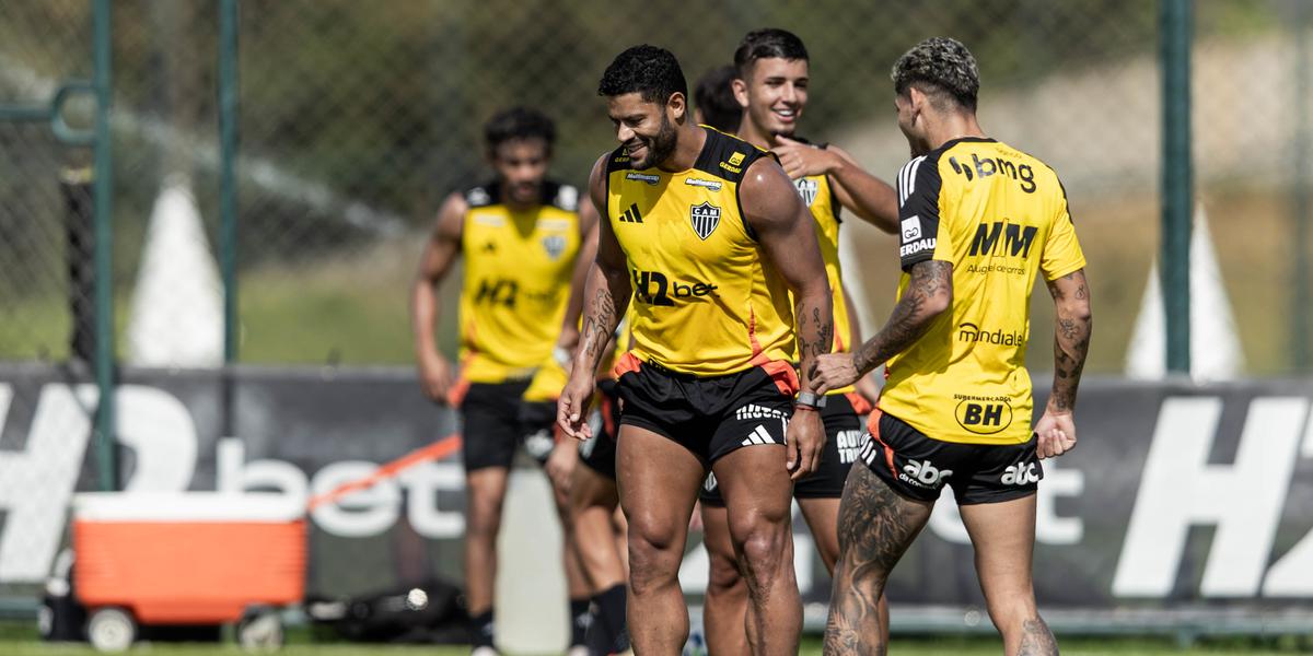 Hulk se prepara com os companheiros na Cidade do Galo (Foto: Pedro Souza / Atlético)