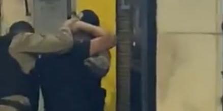 Momento da prisão de homem que deu tapa em bebê na Savassi (Reprodução: redes sociais)