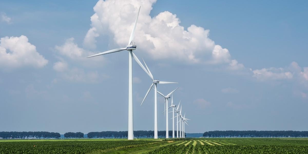 Energia limpa avança na indústria (Freepik)