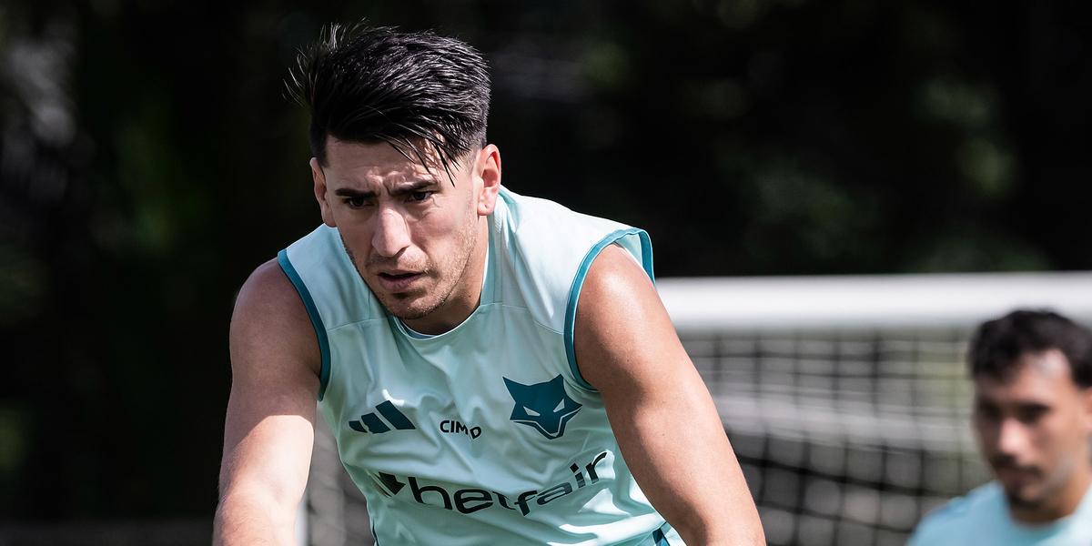 Argentino se firmou como titular da zaga celeste (Foto: Gustavo Aleixo/Cruzeiro)