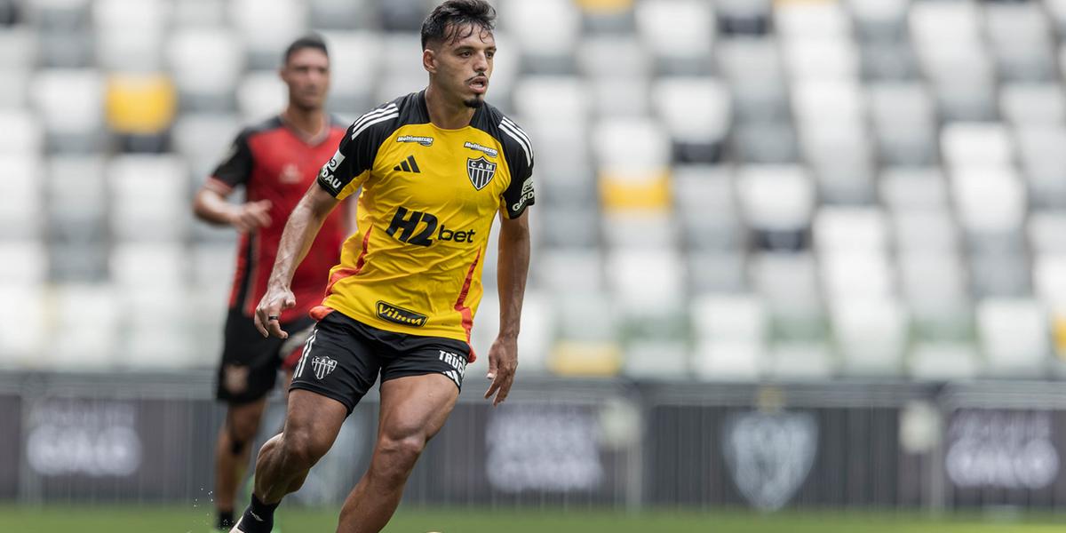 Gabriel Menino marcou dois gols no jogo-treino (Foto: Pedro Souza / Atlético)