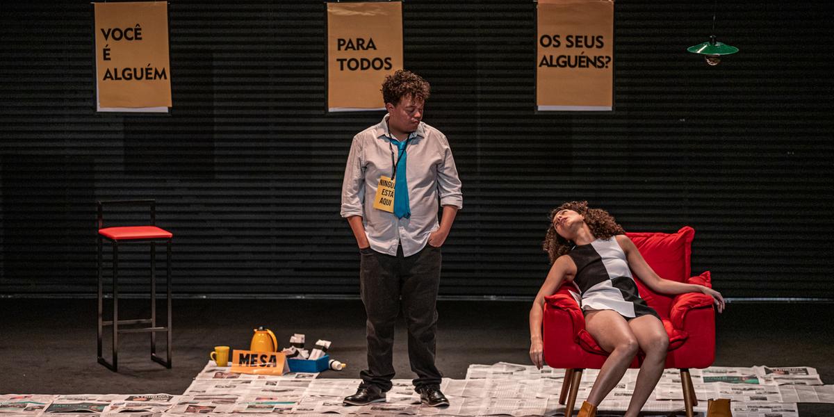 Montagem surgiu em 2015 a partir de vivências reais e afetivas ligadas à saúde mental dos próprios artistas (Nelson Almeida / divulgação)