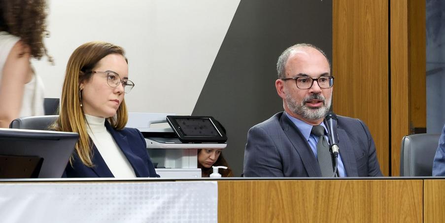 Secretária de Estado de Planejamento e Gestão, Sílvia Listgarten, e secretário de Estado de Fazenda, Luiz Cláudio Gomes (Willian Dias / ALMG)