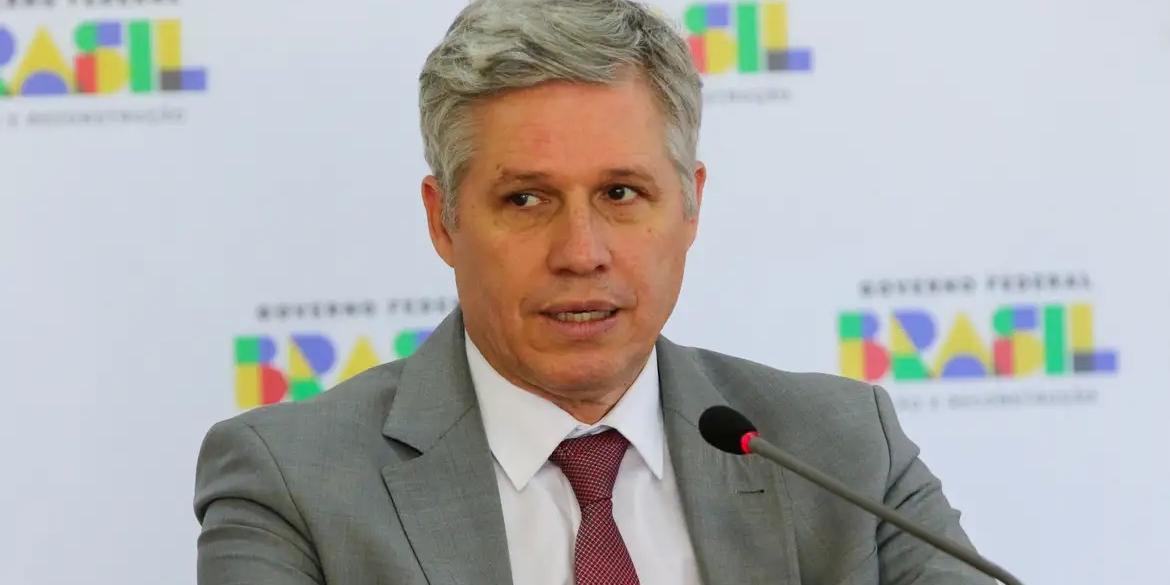 Ministro Paulo Teixeira rebate críticas a alternativas para elevação do IOF (Fabio Rodrigues-Pozzebom/ Agência Brasil)