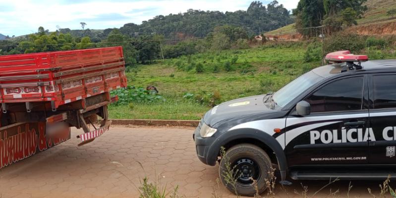 Durante a operação, foi recuperado o primeiro caminhão e efetuada a prisão de um dos suspeitos (PCMG / divulgação)