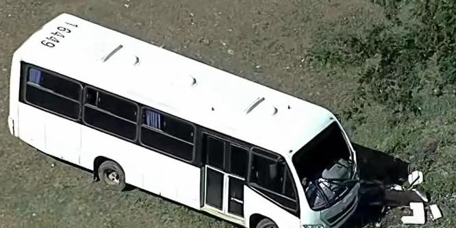 Acidente ocorreu em uma rotatória no bairro Paciência, em Sabará, na Grande BH (Reprodução/ TV Globo)