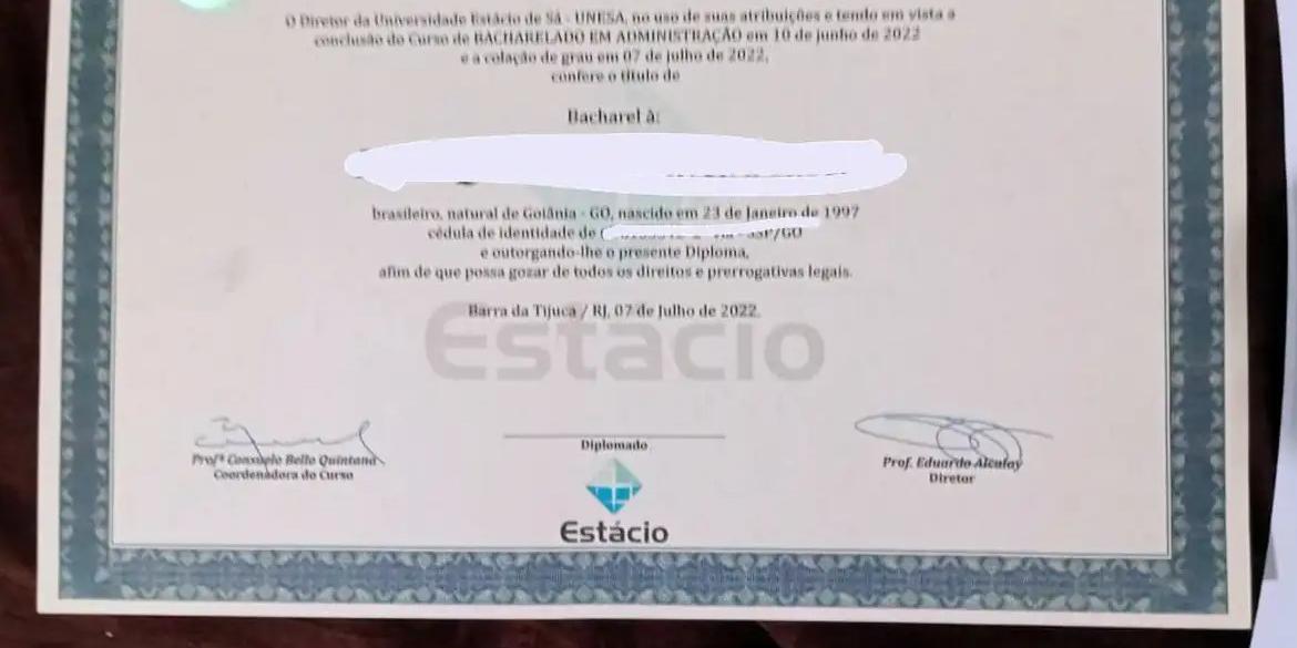 Documentos estariam sendo usados para a obter registros em conselhos profissionais e exercer ilegalmente as profissões (PF/Divulgação)