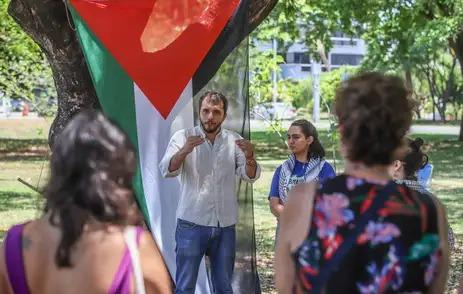 Brasileiro Thiago Ávila e mais 11 ativistas foram presos pela Marinha israelense (Rafa Neddermeyer/Arquivo/Agência Brasil)