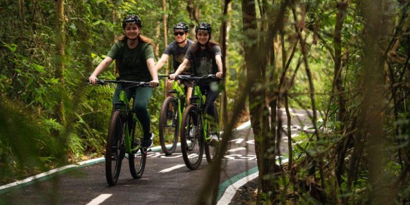 Ciclovia leva os visitantes até o início da Trilha das Cataratas do Iguaçu, uma das 7 maravilhas mundiais da natureza (Parque Nacional do Iguaçu / divulgação)