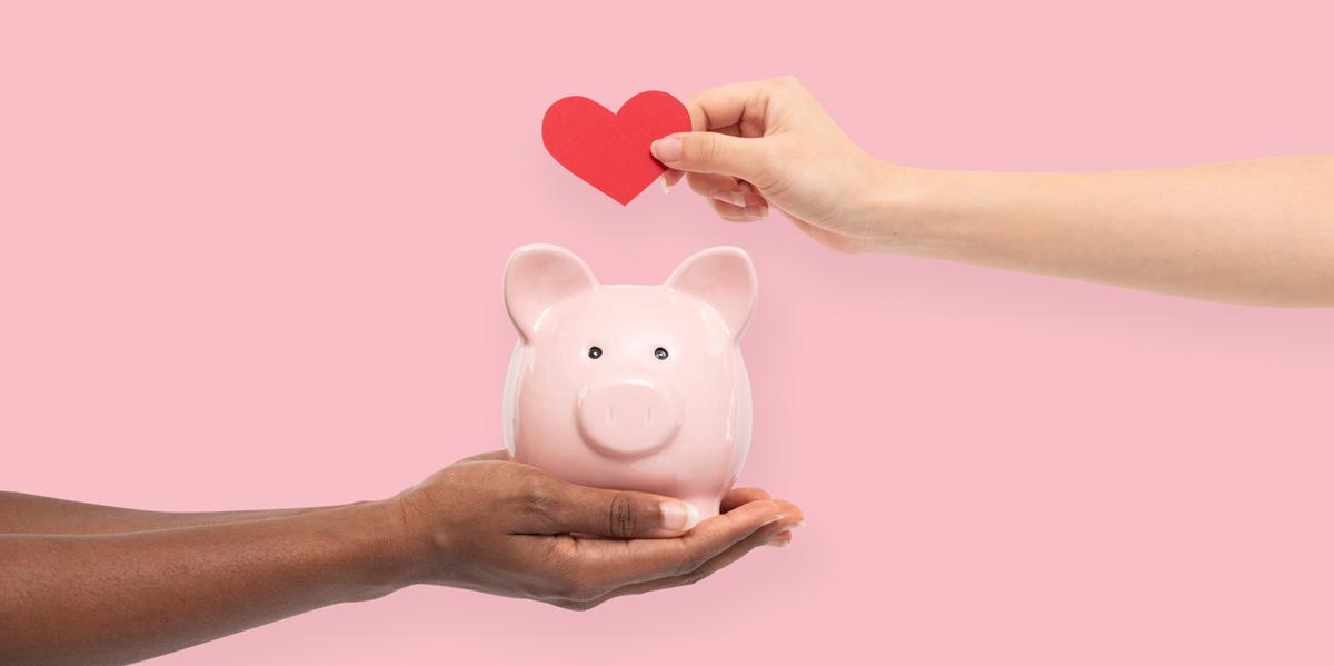 Divisão proporcional à renda, quando um dos parceiros ganha mais, pode ser uma solução para não sobrecarregar a outra parte (Freepik)