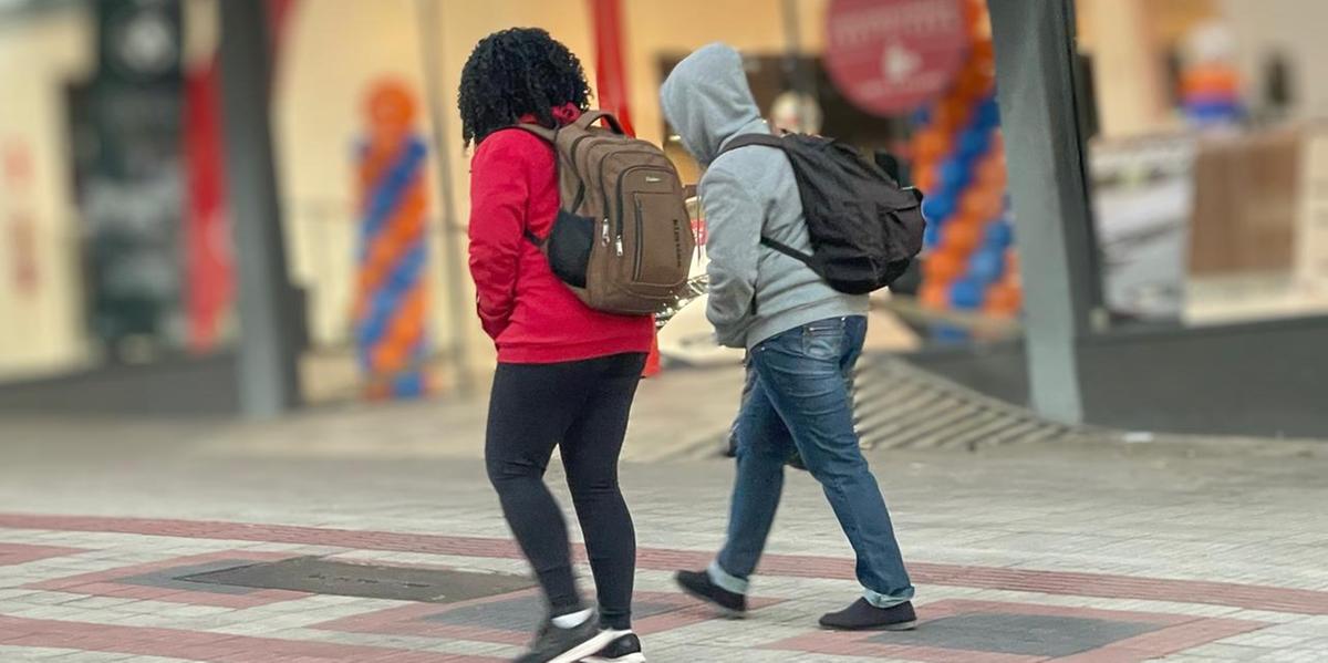 Rajadas chegaram a 89 km/h na região Oeste de Belo Horizonte na madrugada desta segunda (20); ventos podem continuar moderados até terça (21), segundo o Inmet (Valéria Marques / Hoje em Dia)