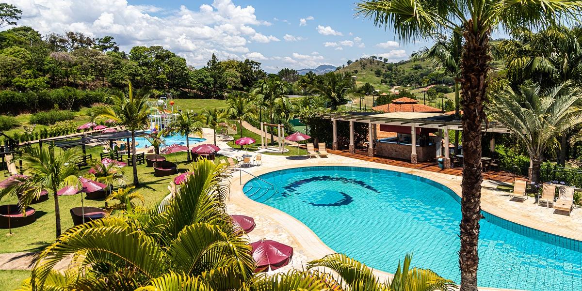 Villa di Mantova Resort Hotel é cercado por uma área verde intocada, com bosques, matas, lago e nascentes da água mineral límpida que tornou a cidade famosa (Villa di Mantova / divulgação)