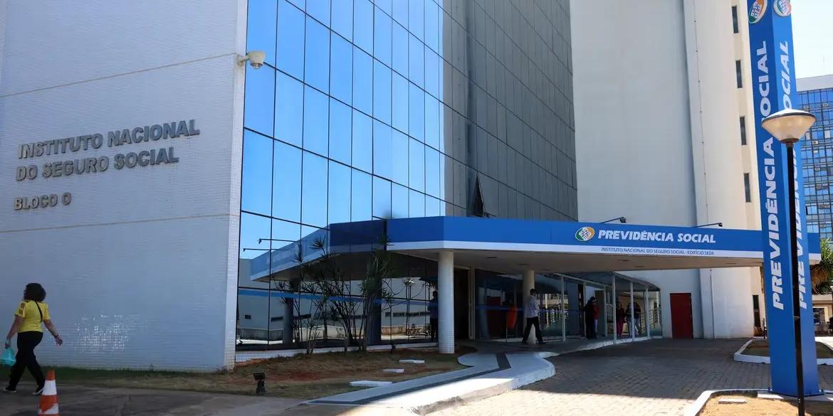 Justiça bloqueia R$ 2,8 bi de envolvidos em descontos ilegais (José Cruz/Agência Brasil)