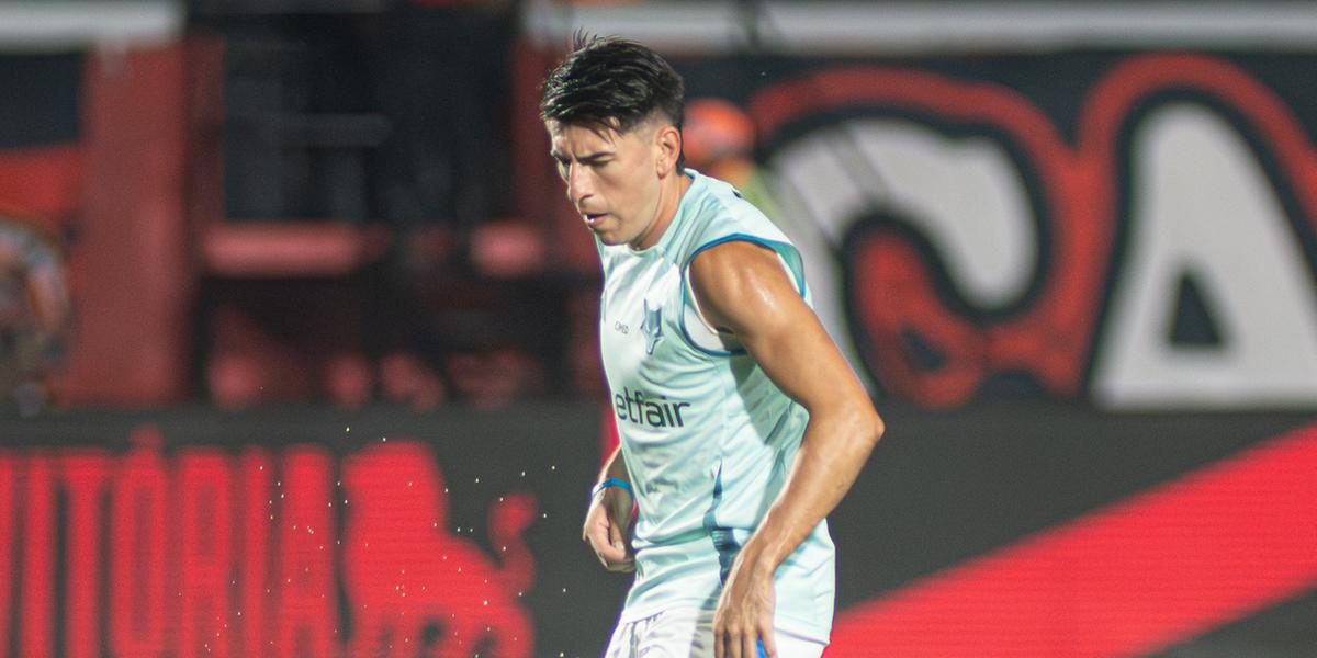 Zagueiro crítica gramado do Barradão e se mostra preocupado com o colega de profissão (Flickr Cruzeiro)
