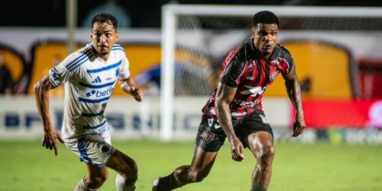Jogador passou por cirurgia na noite desta quinta-feira (Divulgação: Vitória)