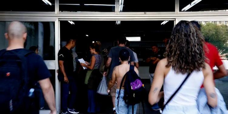 Prazo para inscrição no Enem termina nesta sexta (Tânia Rêgo / Agência Brasil)