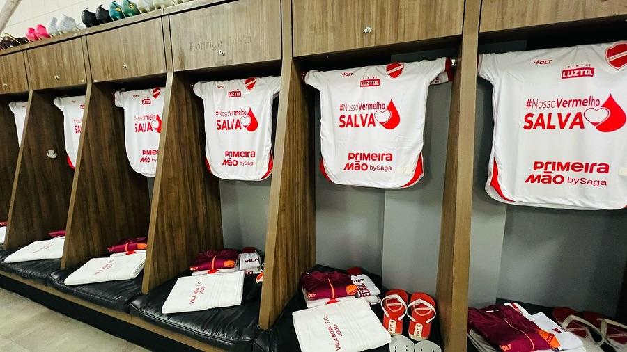 Vila Nova continua jogando de branco até atingir meta (Foto: Divulgação / Vila Nova F.C.)