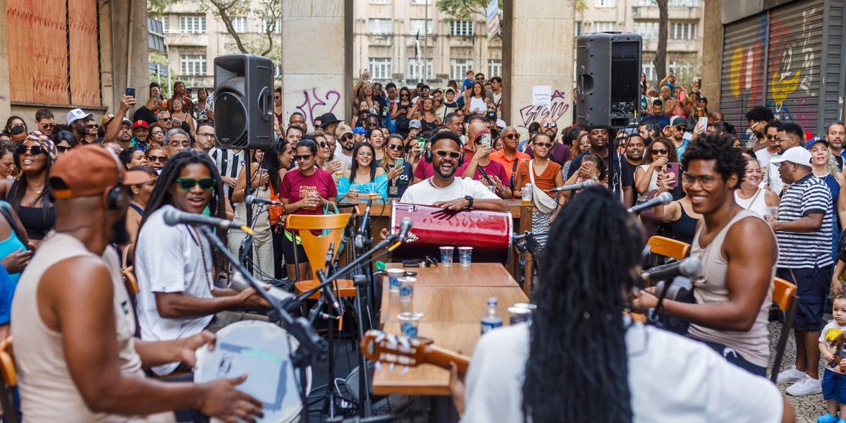 Festival reúne 15 artistas e grupos da cena contemporânea do samba belo-horizontino, além de DJs convidados (Carolina Faraco)