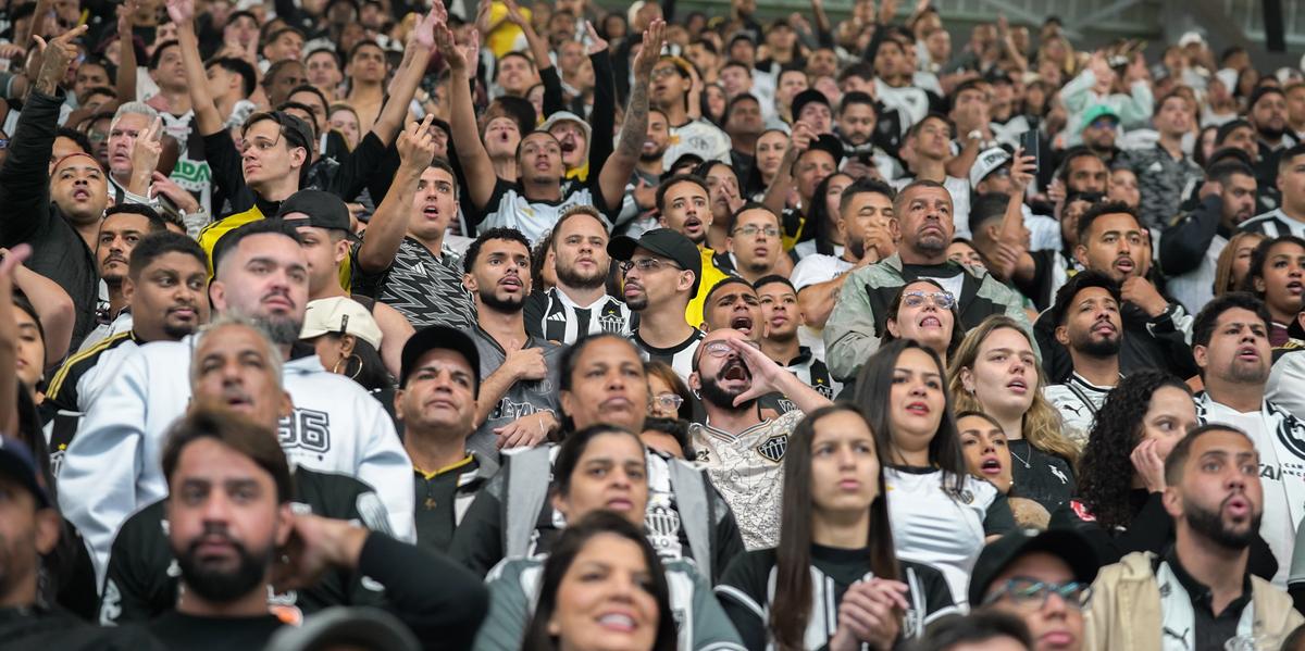 Torcida alvinegra teve problemas com o cadastramento da biometria facial (Fotos: Pedro Click / Atlético)