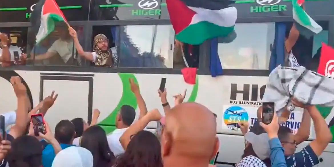 Ativistas de mais de 50 países se organizaram para o ato com o objetivo de denunciar o cerco de Israel ao enclave palestino e pressionar pela abertura total da passagem para entrada de ajuda humanitária (Frame Arab Unity)